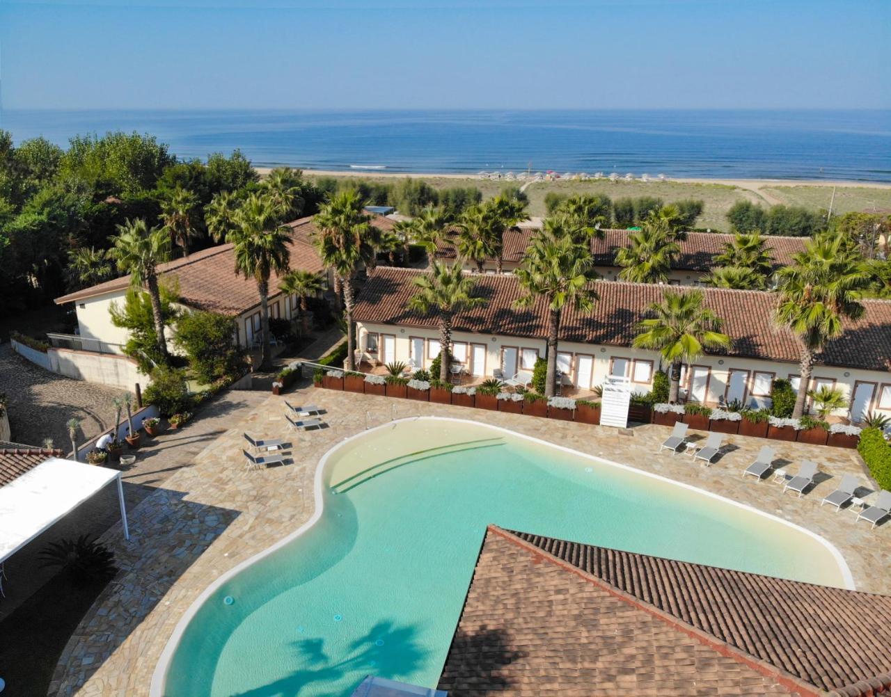Paestum Inn Beach Resort Exterior photo